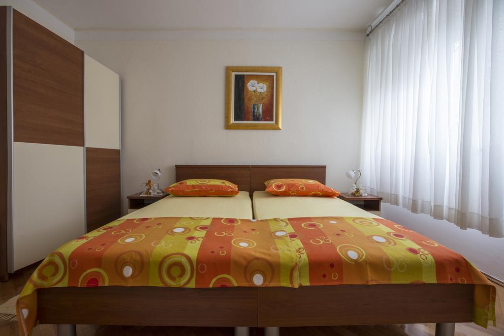 Dante Apartment Split Bilik gambar