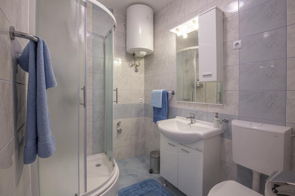 Dante Apartment Split Bilik gambar
