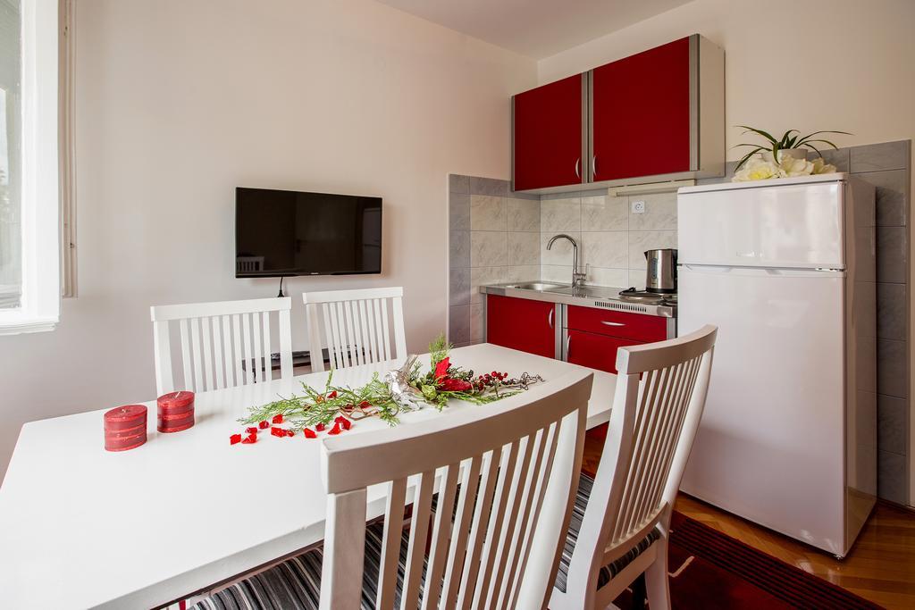 Dante Apartment Split Bilik gambar