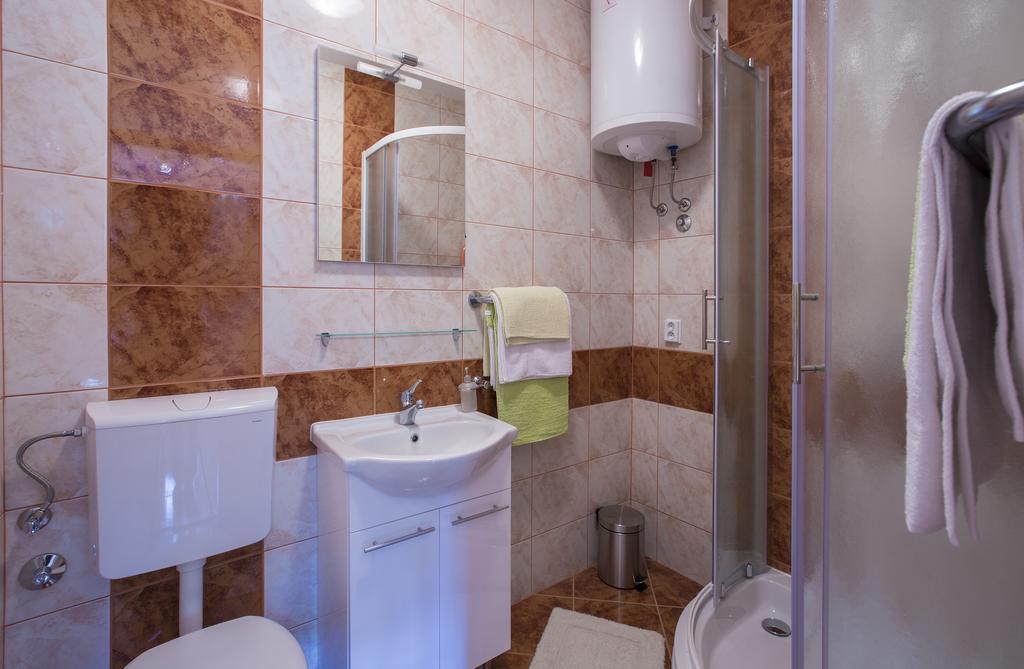 Dante Apartment Split Bilik gambar